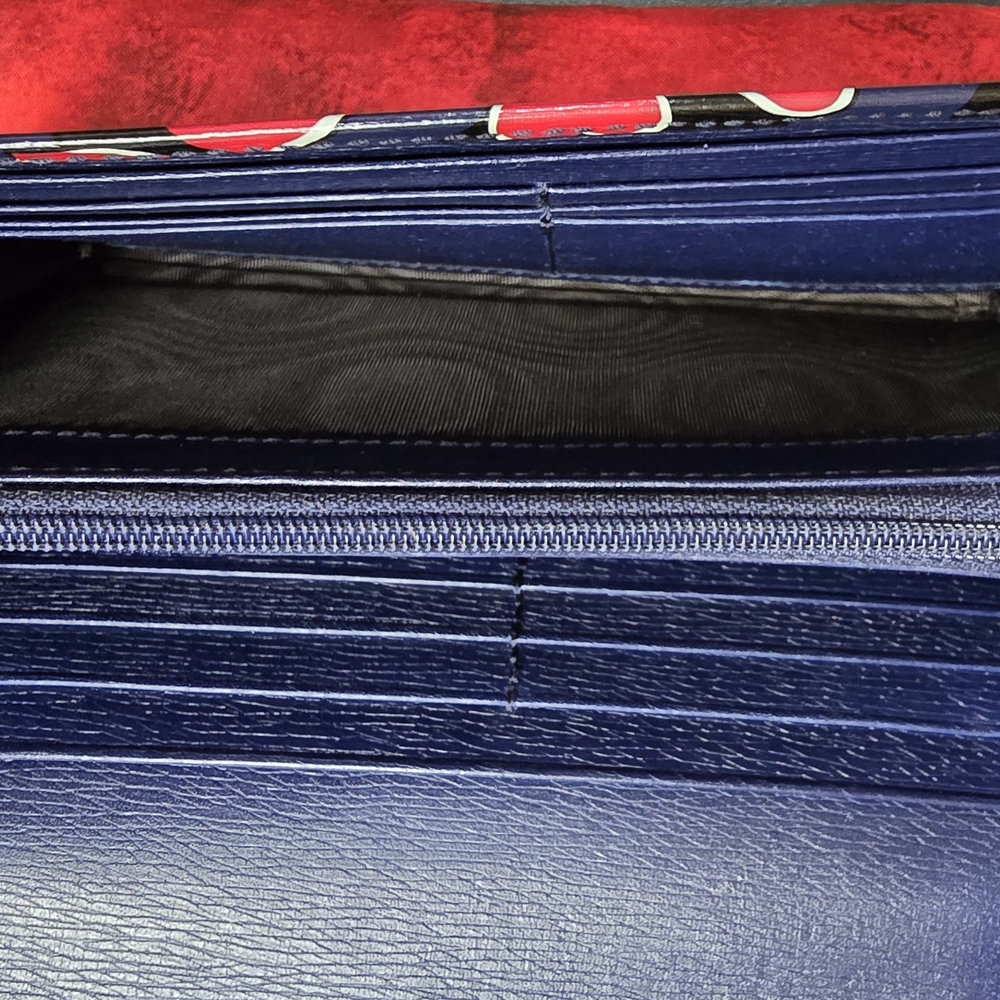 Gucci Navy Blue Wallet with Red Heart Print and Gold Logo - Picture 11 of 15